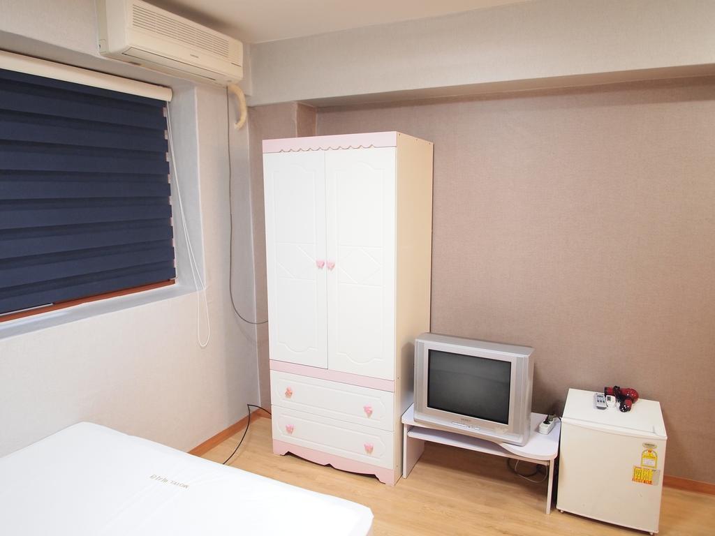 Shinchon Hostel Seoul Room photo