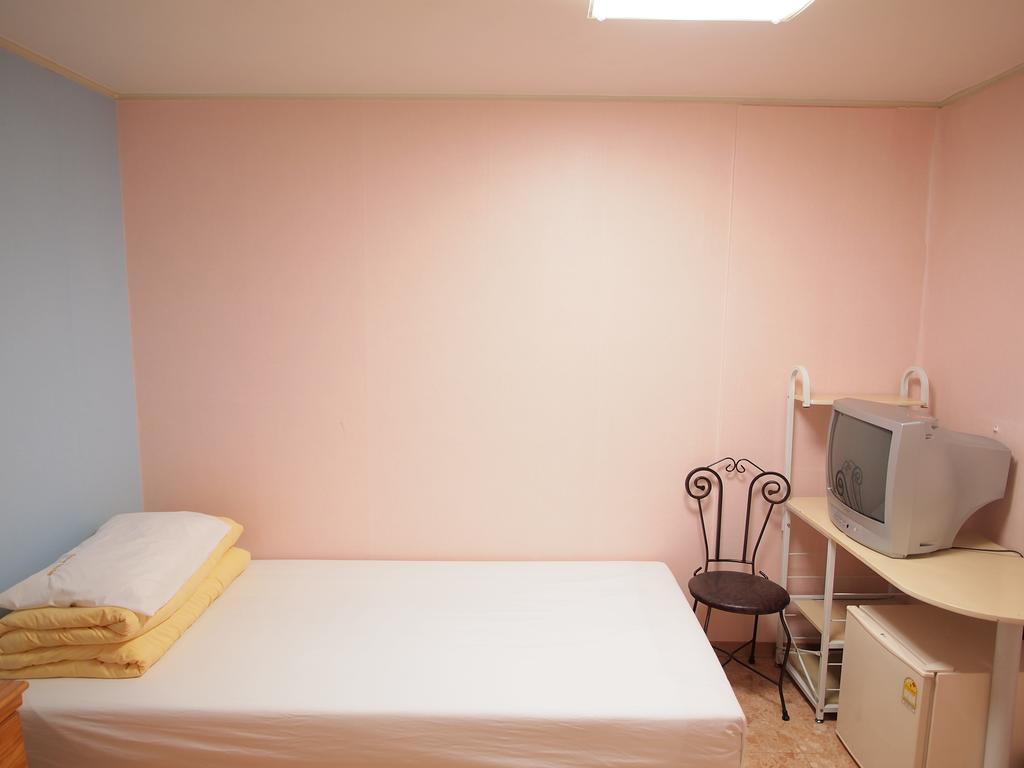 Shinchon Hostel Seoul Room photo